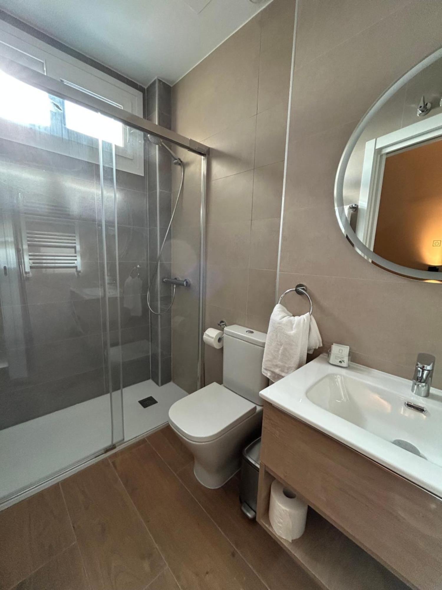 Apartamentos Turisticos Aeropuerto Barajas Мадрид Екстериор снимка