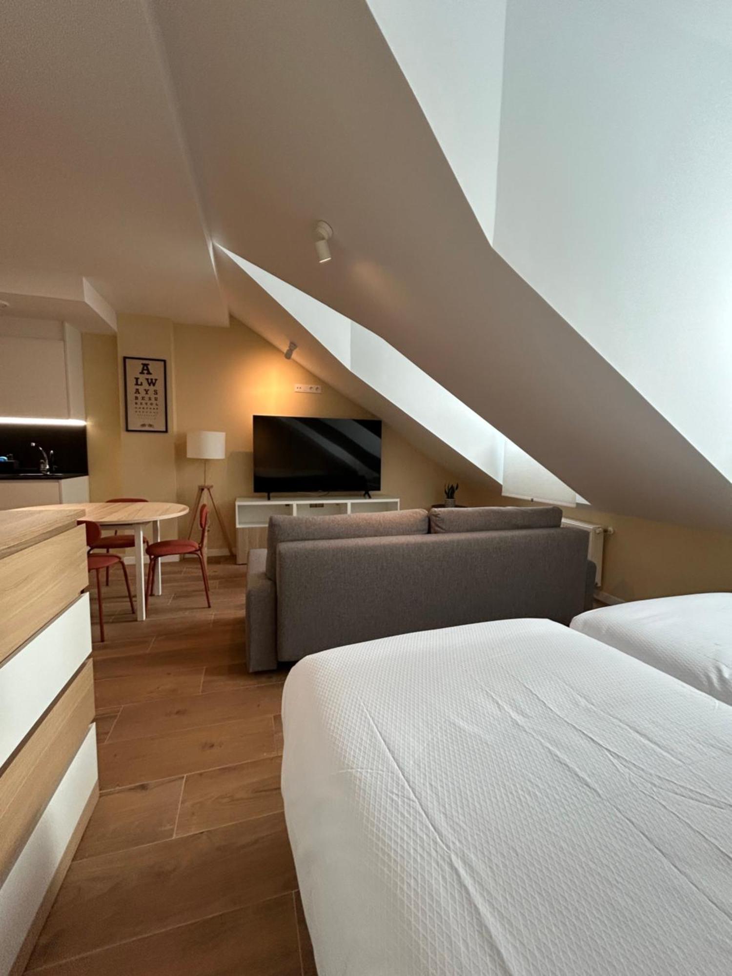 Apartamentos Turisticos Aeropuerto Barajas Мадрид Екстериор снимка