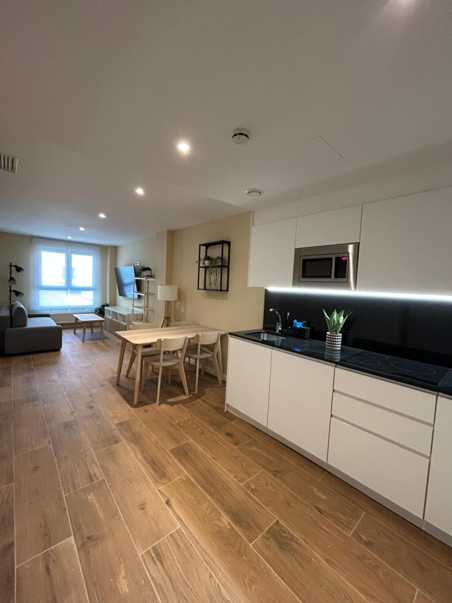 Apartamentos Turisticos Aeropuerto Barajas Мадрид Екстериор снимка