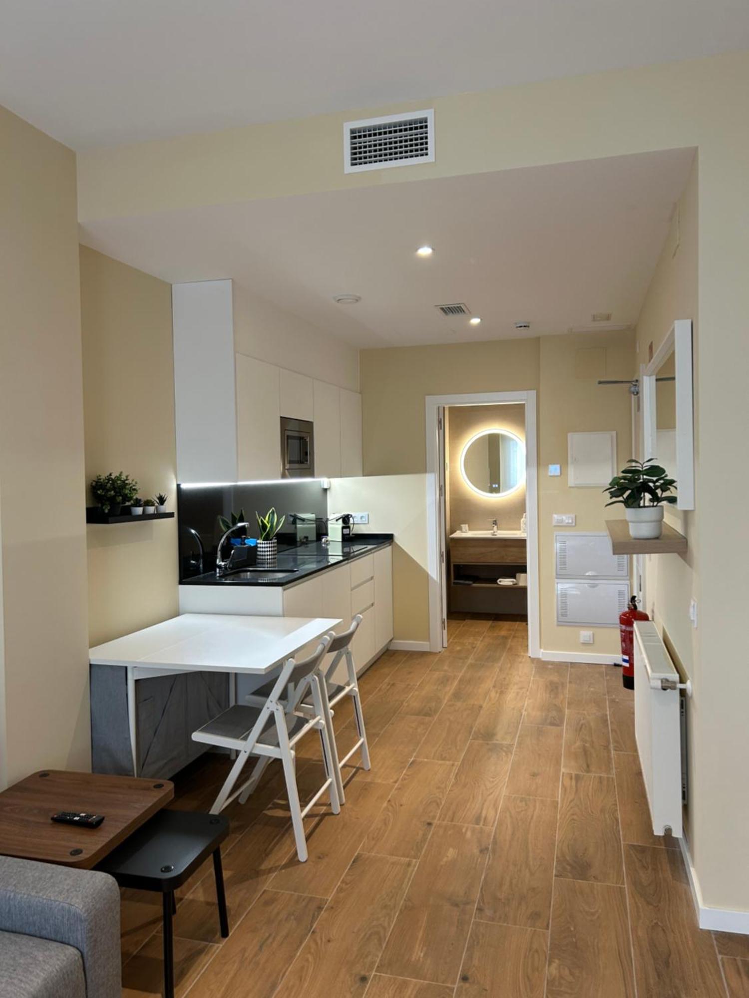 Apartamentos Turisticos Aeropuerto Barajas Мадрид Екстериор снимка